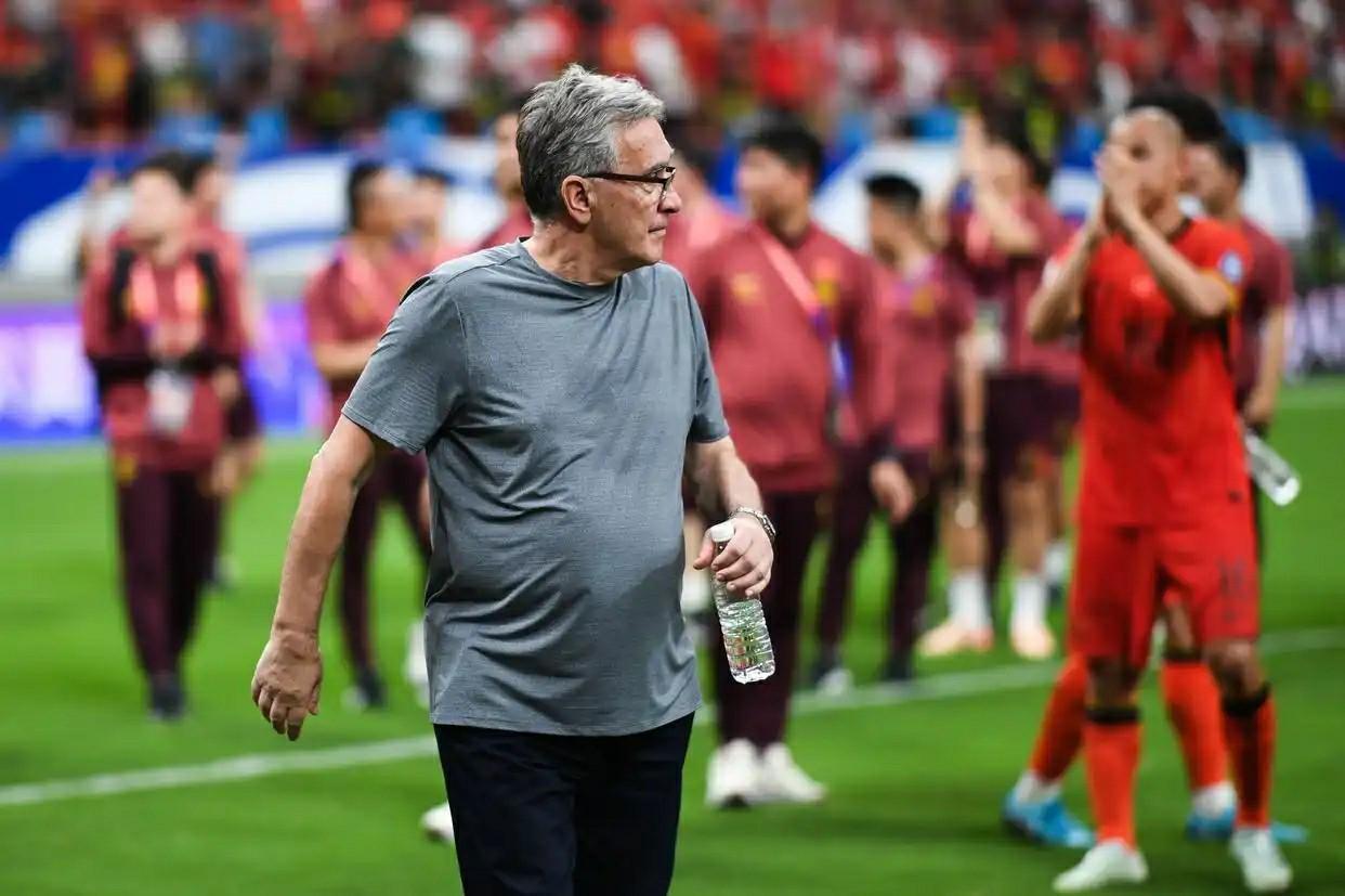 伊万科维奇正式退休，执教国足13场战绩3胜2平8负