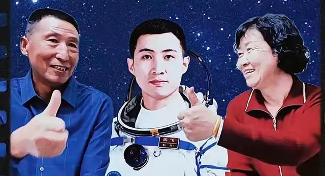 航天员武飞父母武福仁、镡翠花：平凡家庭铸就航天梦想