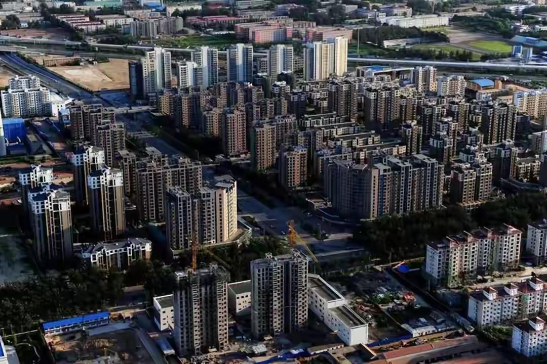燕郊房价暴跌50%：从“睡城”到“鬼城”的十年沉浮