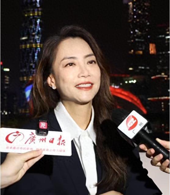 广州之夜闪耀海心桥 霍汶希盛赞并力荐香港游客打卡