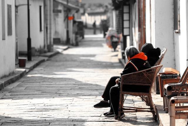 女子相亲点2000元酒菜想让男方难堪,结账时意外反转