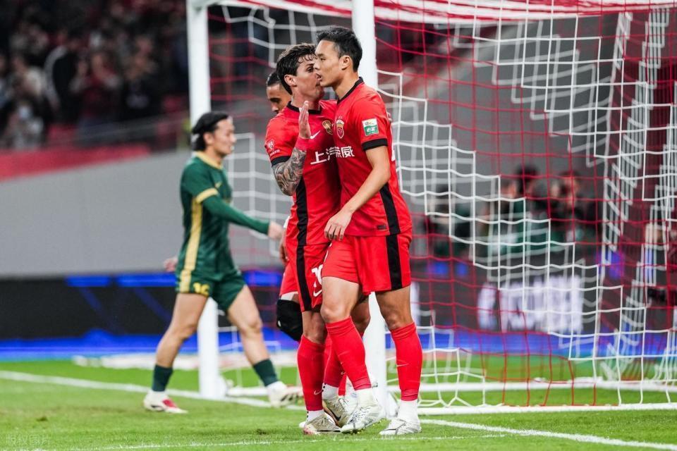 中超最新争冠局势：成都蓉城提前告别，海港2分优势末轮战平即夺冠