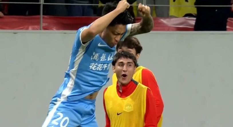 轰入制胜世界波送成都无缘争冠，何超斩获河南队生涯首球