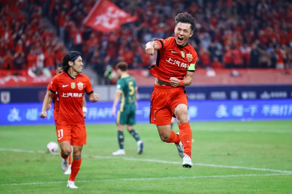 中超争冠格局：上海双雄争霸，大连英博成关键判官