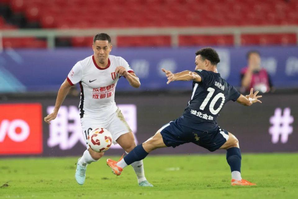 蓉城提前退出争冠行列！媒体热议河南三杀，国安足协杯前景堪忧