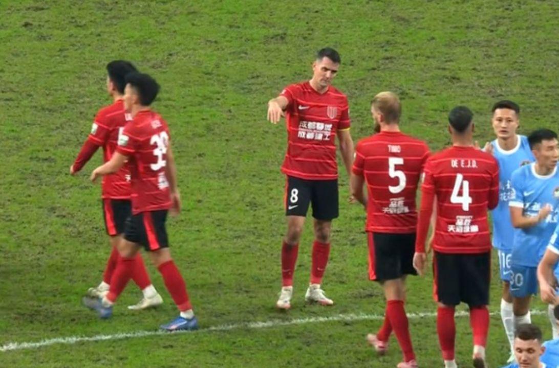 中超关键战：蓉城1-2负河南 提前一轮无缘冠军