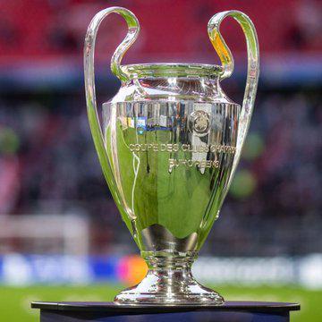 2029欧冠决赛：诺坎普与温布利展开激烈争夺