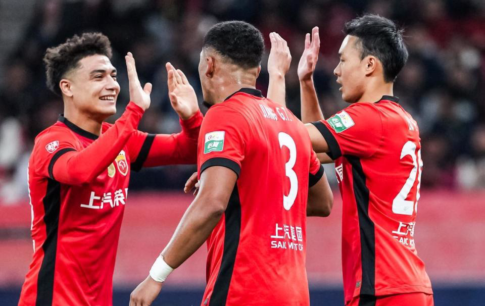 中超卫冕在望？海港3-0完胜浙江 4分优势领跑积分榜