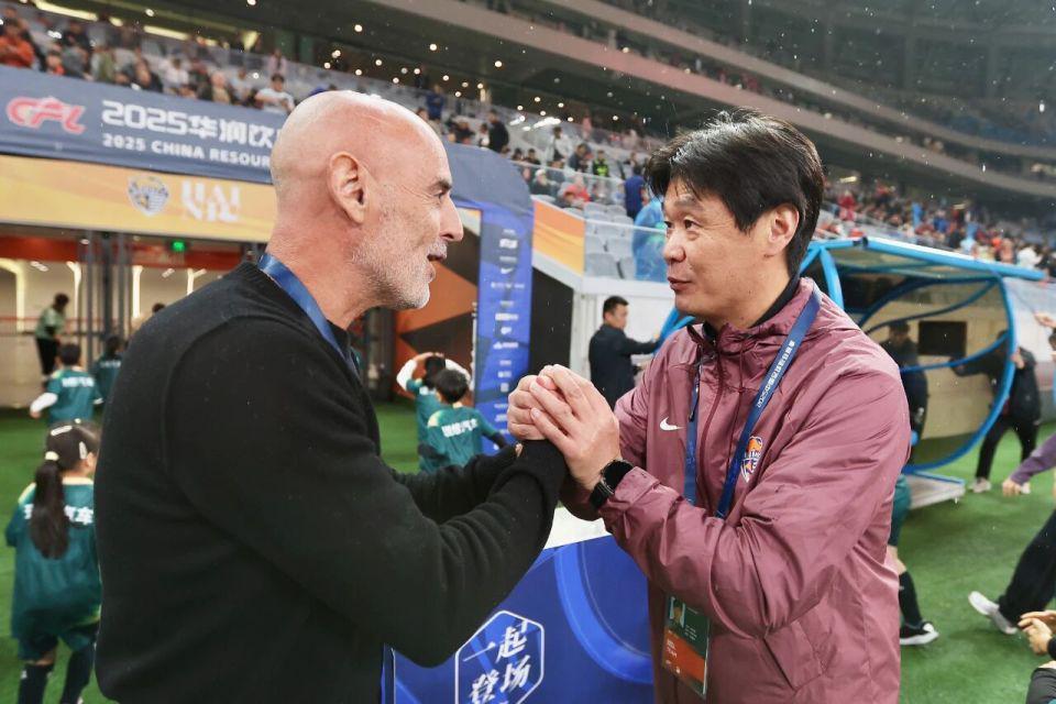 上海海港队徽特写