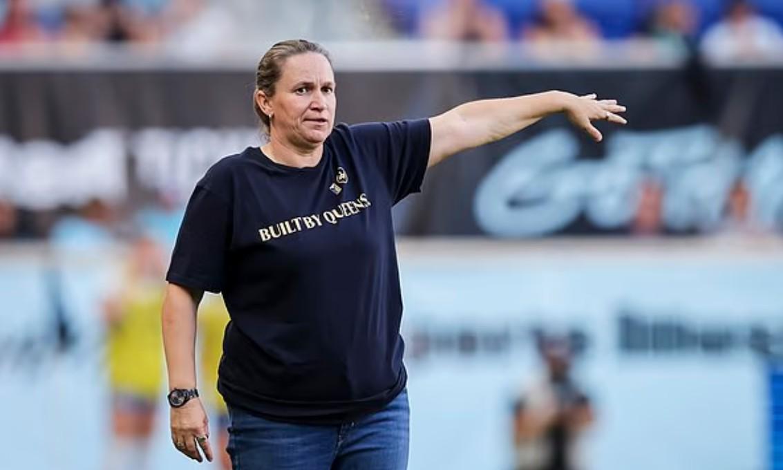 西雅图君主女足主帅劳拉·哈维：AI助力战术决策新尝试