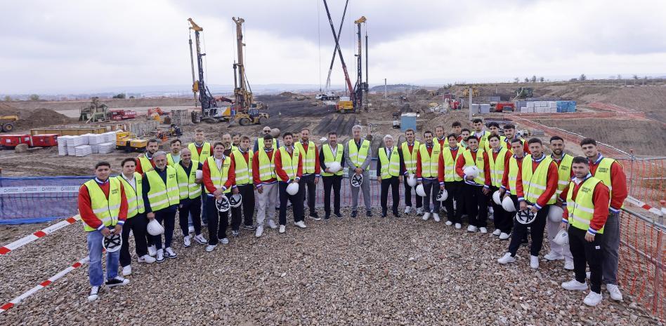 世体：马竞球员探访未来训练基地体育城工程进展