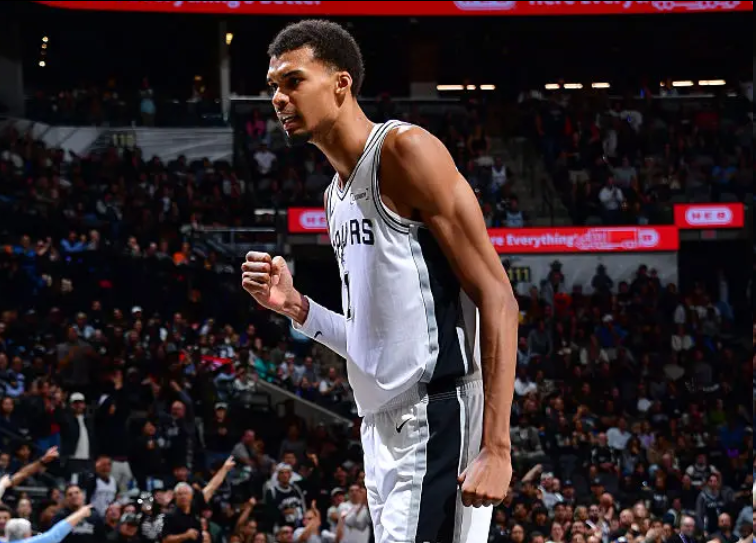 马刺5连胜创队史最佳开局 文班亚马场均30+14+5成历史第一人