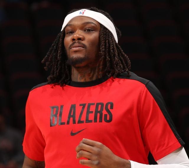 开拓者队正式召回中锋罗伯特-威廉姆斯三世