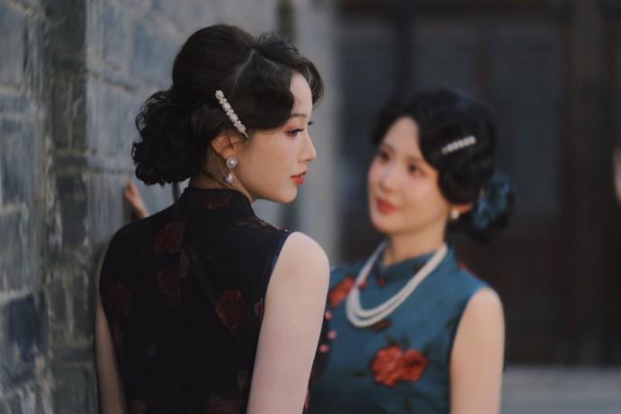 钱天一手推波造型侧颜特写