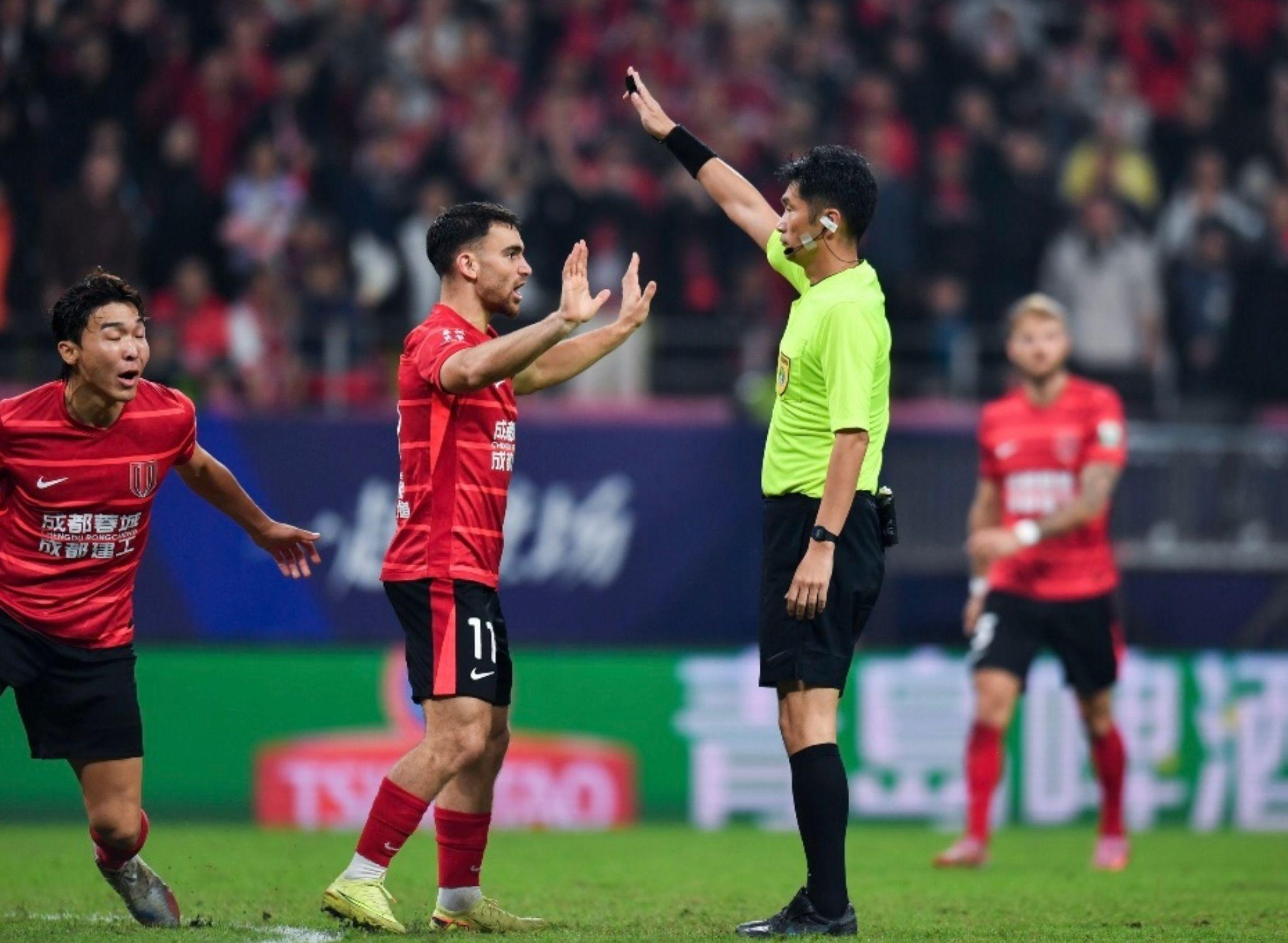 徐正源绝望！蓉城41天崩盘：5轮仅1胜丢9分 争冠梦碎提前出局