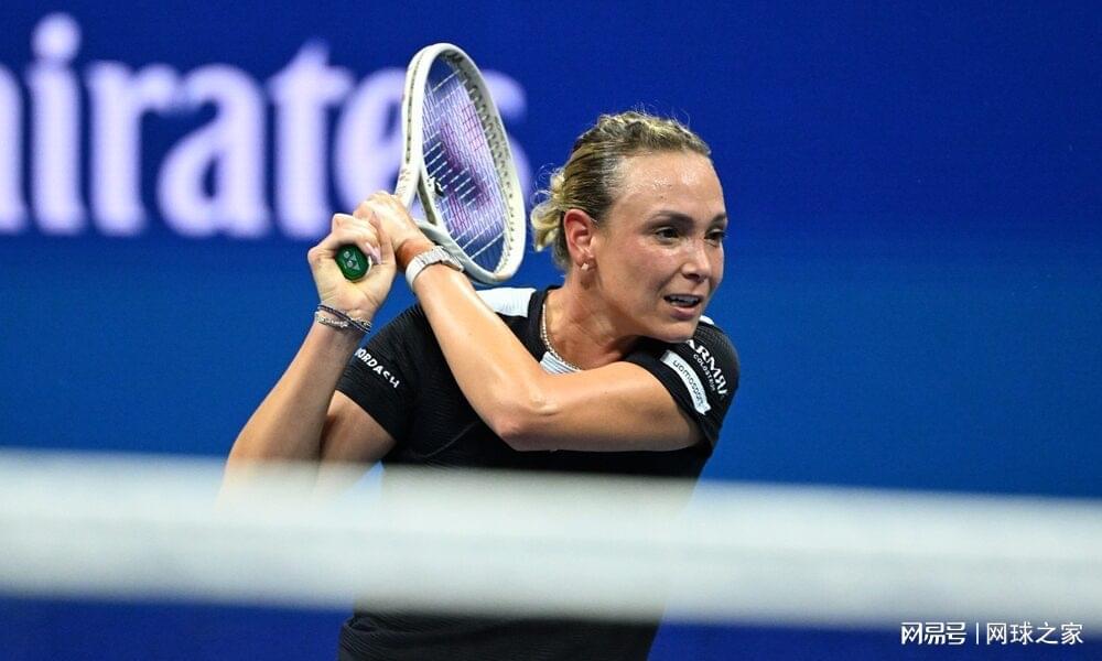 印度38度高温致奥运亚军维基奇赛场突发不适，医疗暂停引关注