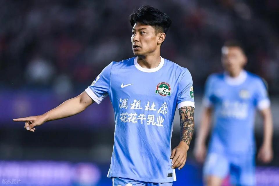 中超第29轮：何超世界波破荒，复刻C罗经典庆祝助河南逆转