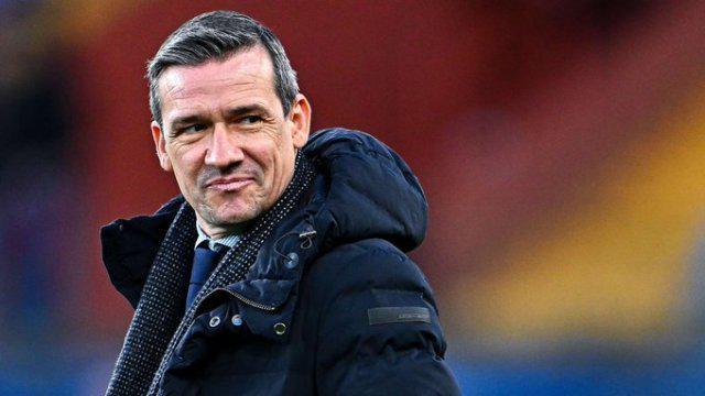 狮鹫总监转投尤文图斯，维埃拉帅位风雨飘摇