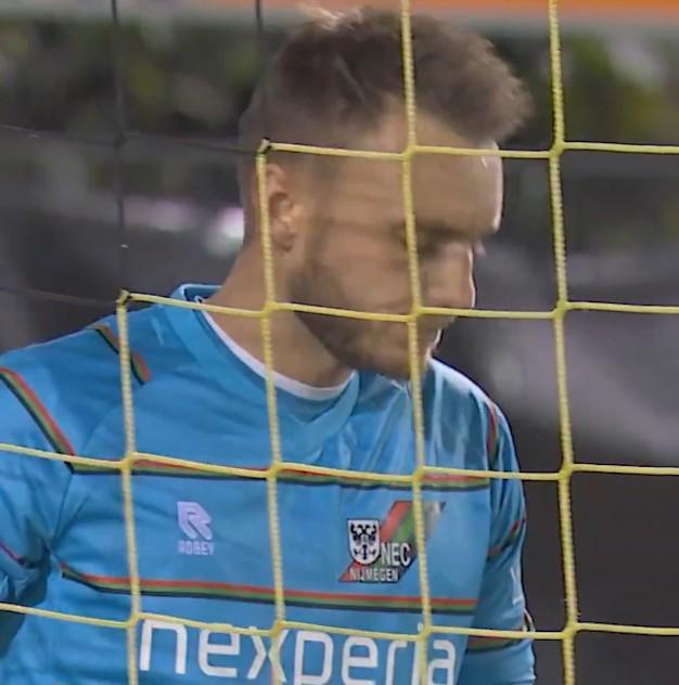 36岁门将西莱森复出！肠穿孔休战7个月后8次扑救助队获胜