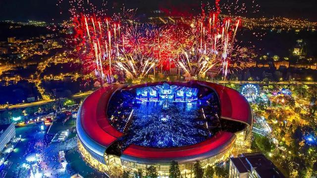 迪拜盛大举办梅西沉浸式体验展，VR技术重现传奇生涯