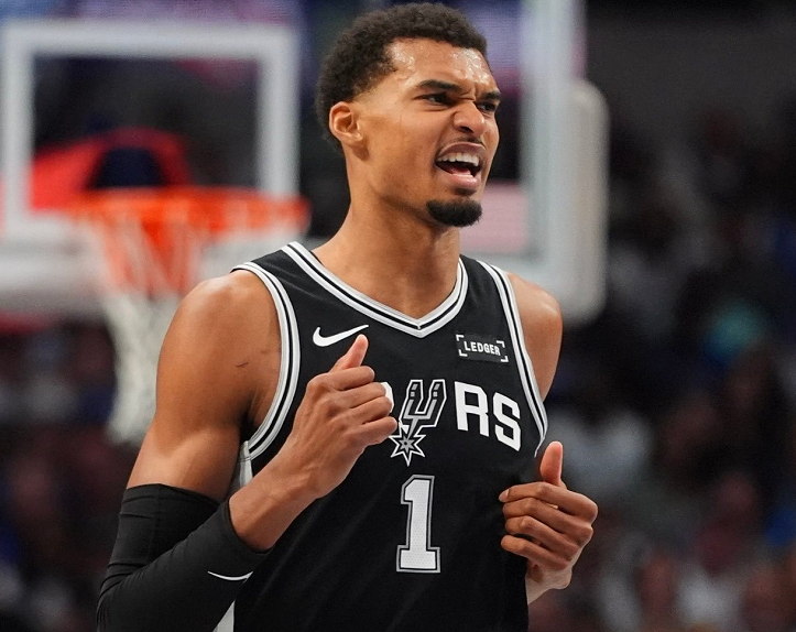 27分18板6助5帽！文班亚马创纪录，马刺5连胜改写西部格局