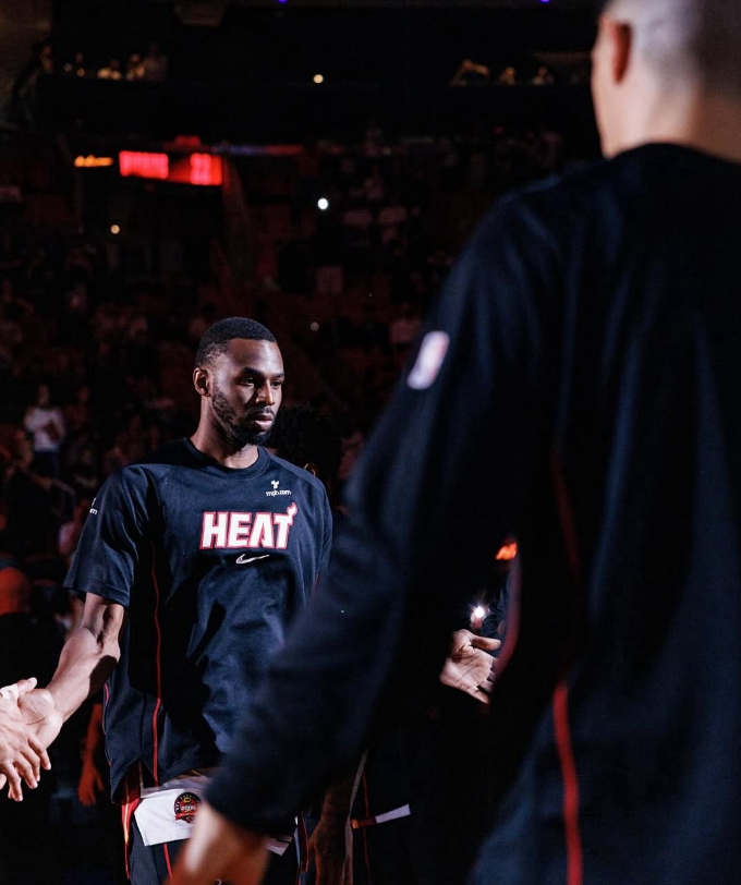 NBA新赛季黑马崛起！马刺5连胜不败，文班亚马27+18率队争冠