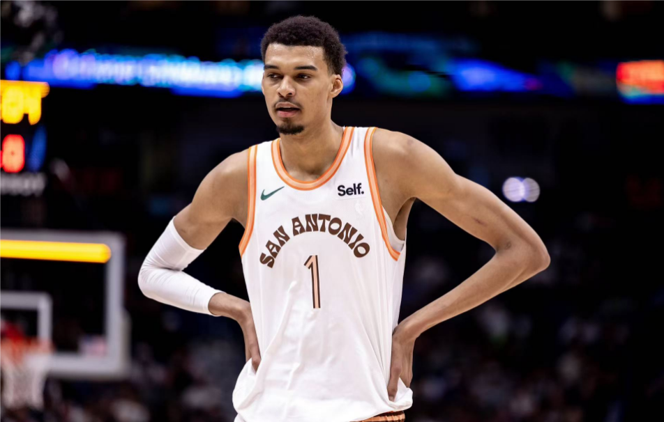 21岁文班亚马狂轰27+18+6+5！历史第七超神数据引爆NBA