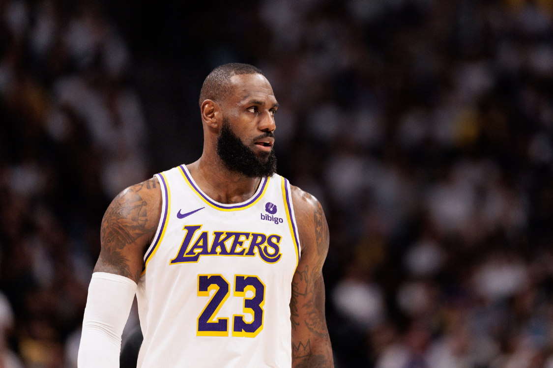 考辛斯力挺詹姆斯：职业典范不容抹黑，敬业精神无可置疑