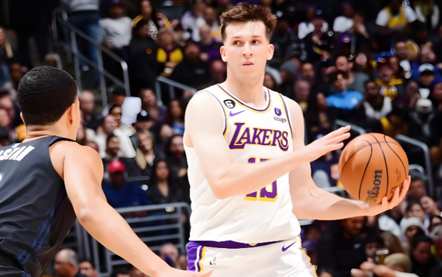 湖人高管心慌？里夫斯场均34+10或签顶薪，续约难题浮现