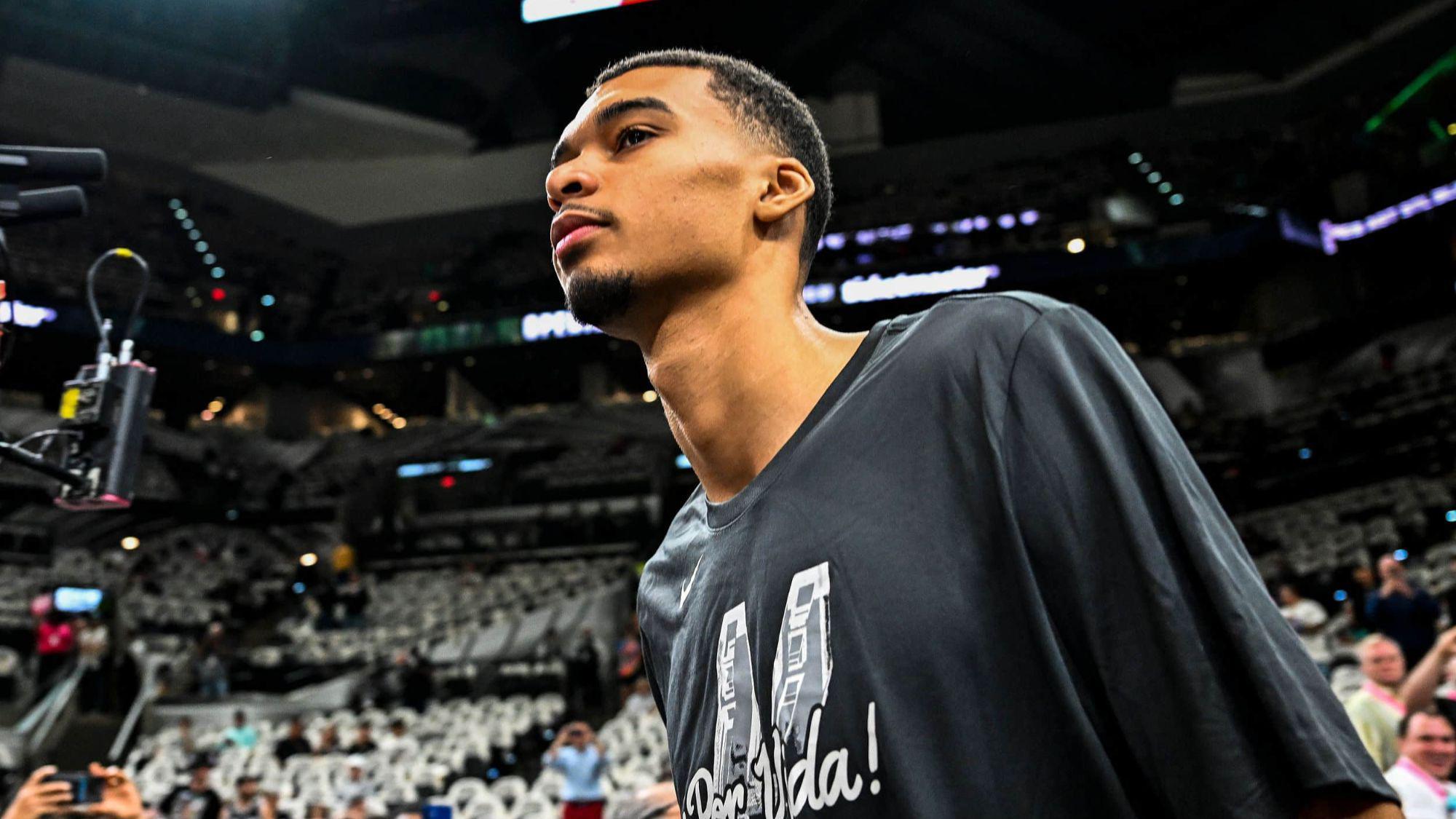 文班亚马27+18+5帽！卡斯尔全能表现，马刺主场力克热火