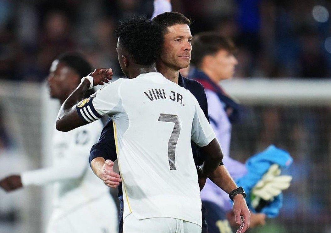 维尼修斯训练场道歉，主帅阿隆索现场见证