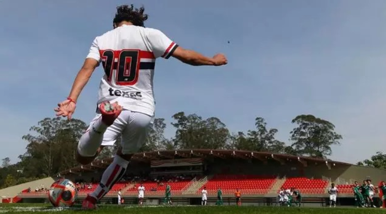 巴萨紧盯圣保罗U17核心扎巴雷利，欧洲多队展开争夺