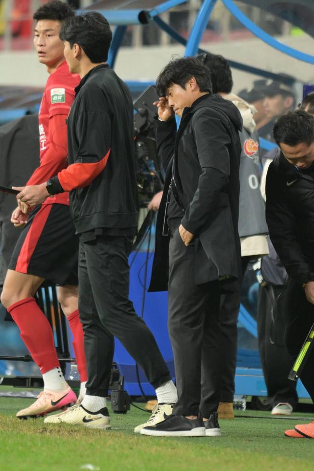 成都蓉城1-2憾负河南队 徐正源赛后致歉球迷