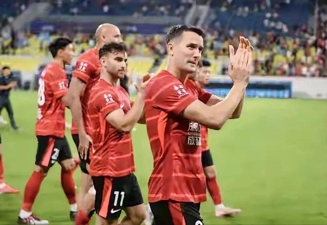 中超争冠关键战：成都蓉城出局，上海海港申花争冠，海港剑指三连冠