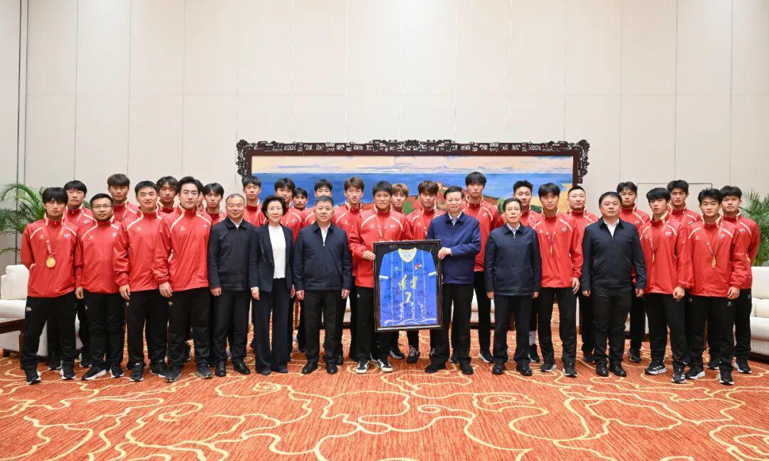 辽宁省委书记许昆林接见全运会冠军辽宁U18男足