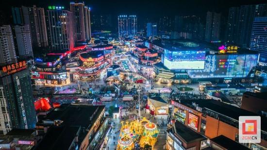 自贡川超观赛盛况：逆风翻盘引爆狂欢，拐杖哥成网红焦点