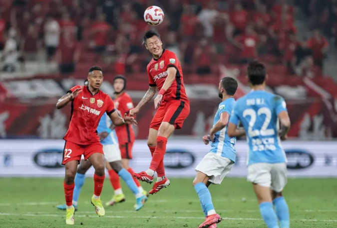 海港末轮客战大连英博：平局即夺冠，2年前末轮曾送大连人降级