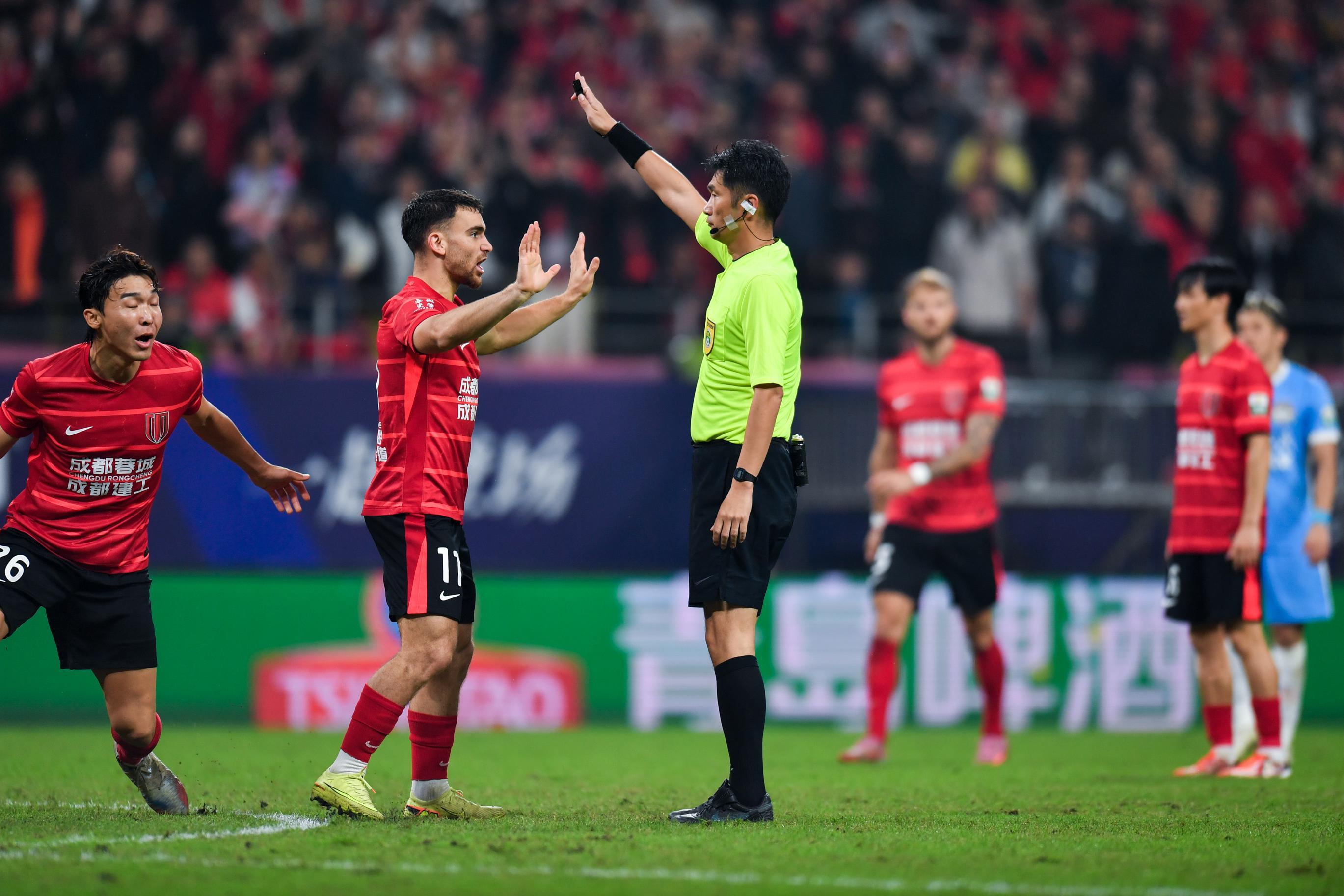 成都蓉城提前1轮无缘中超冠军，距海港4分差距难追