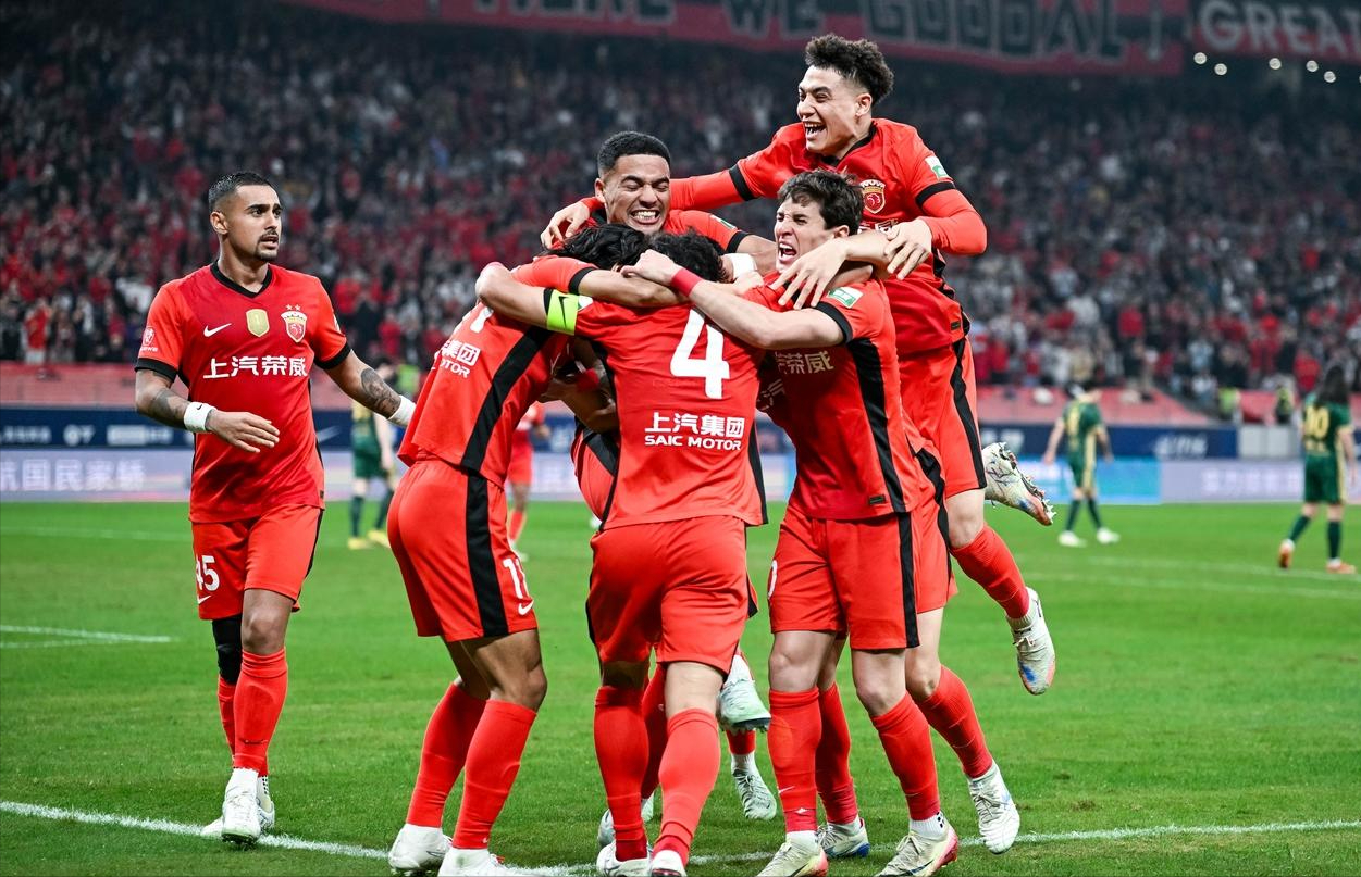 浙江队斗志低迷，上港崇明制造发威锁定中超三连冠