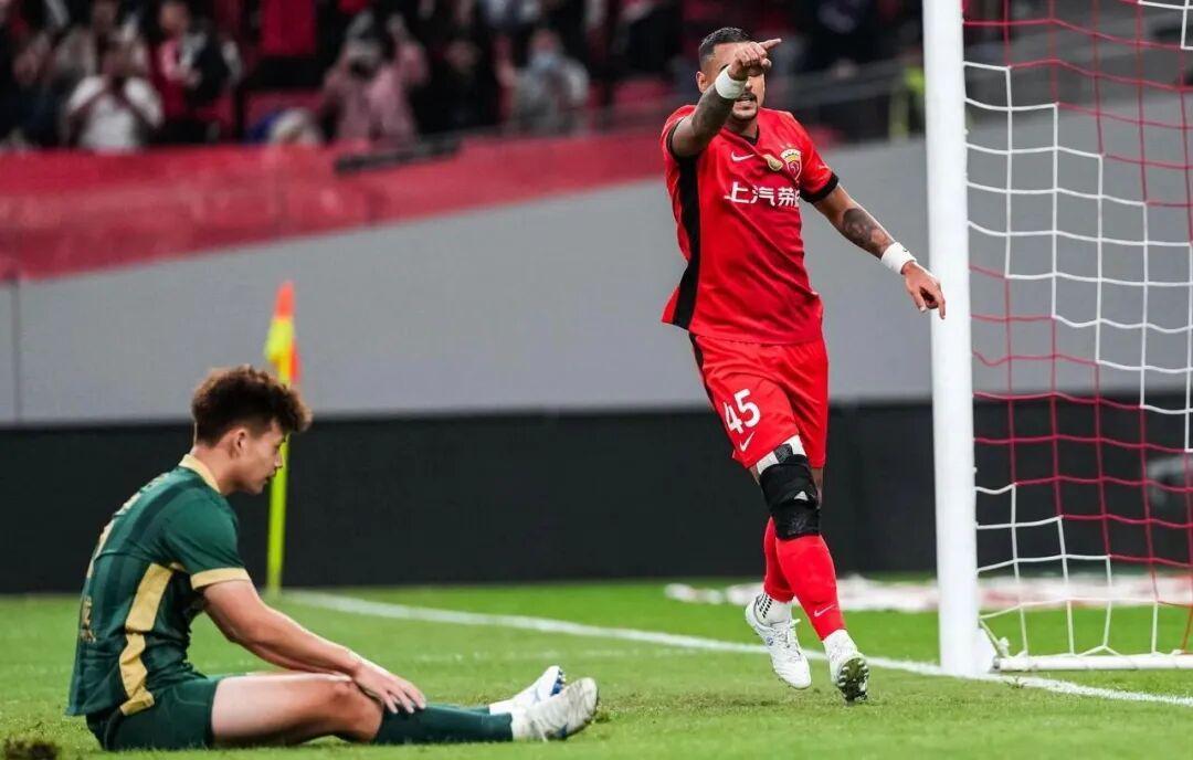 中超争冠战：海港3-0浙江队，最快今晚加冕3连冠