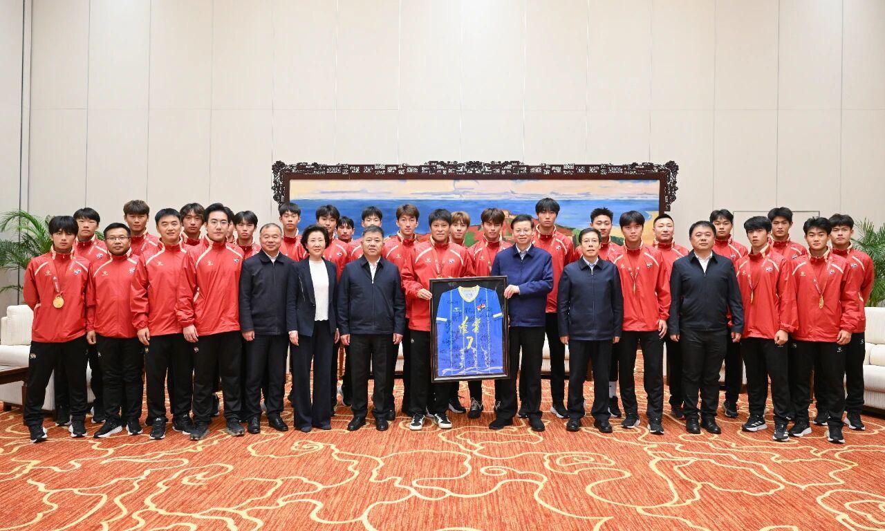 许昆林会见辽宁U18男足：共庆全运会夺冠 展望足球振兴