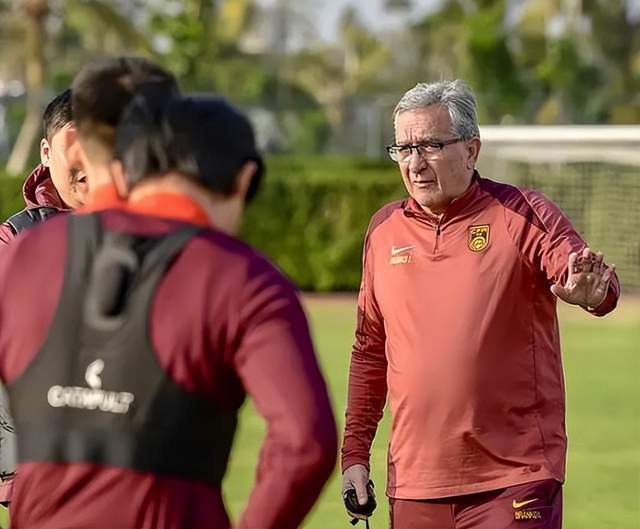 71岁伊万宣布退休，媒体人宋承良怒批其执教表现