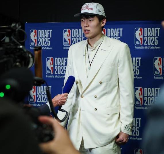 从宠儿到弃子：杨瀚森因表现低迷遭平台冷落