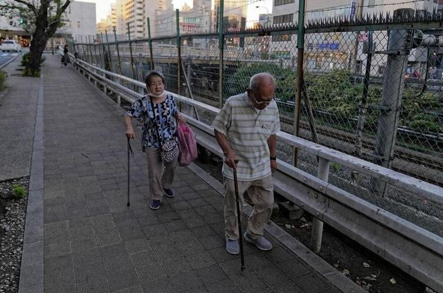 2024中日人口对比：日本出生68万，山东64.9万，背后原因何在？