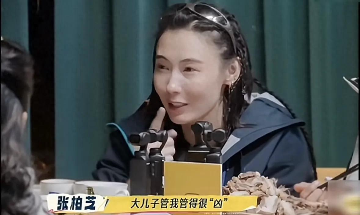 张柏芝大儿子谢振轩18岁近照曝光，颜值超谢霆锋，赴澳攻读音乐专业