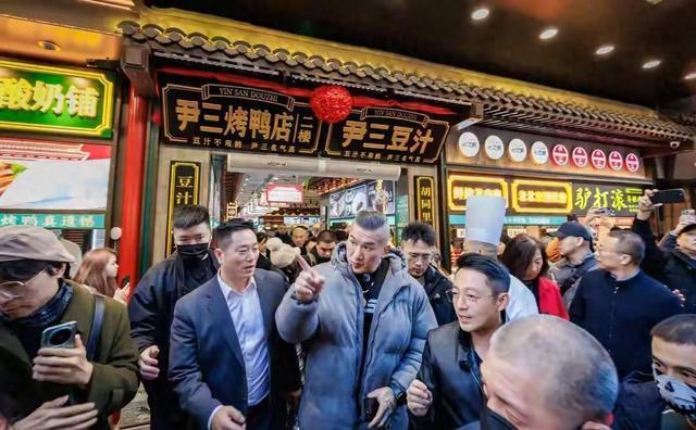 汪小菲接待台湾网红馆长引热议，两岸互动细节曝光