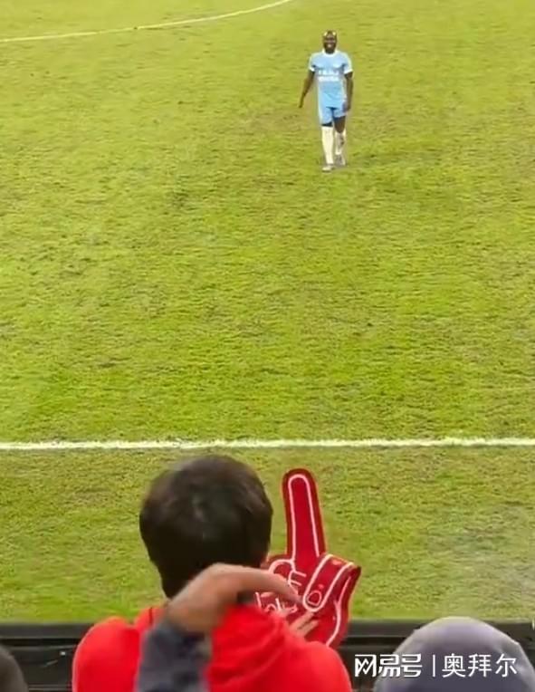 中超赛场种族歧视风波：阿奇姆彭遭蓉城球迷辱骂引众怒