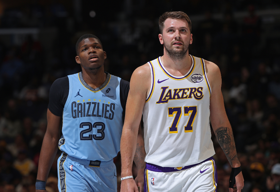 东契奇封神之战！前三场场均45+11+7，比肩科比张伯伦冲击MVP