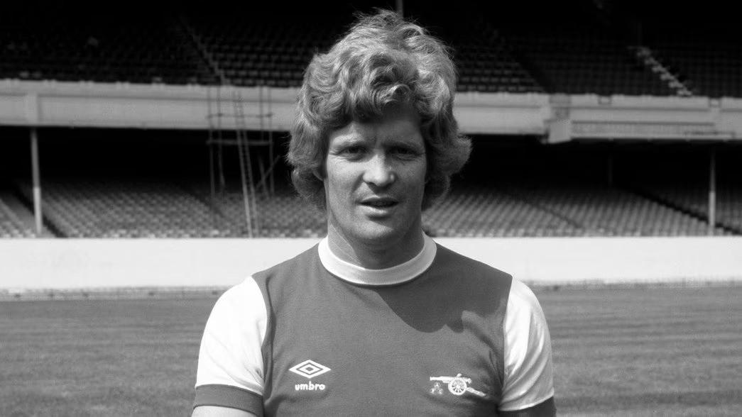 阿森纳传奇后卫威利-杨逝世，享年73岁