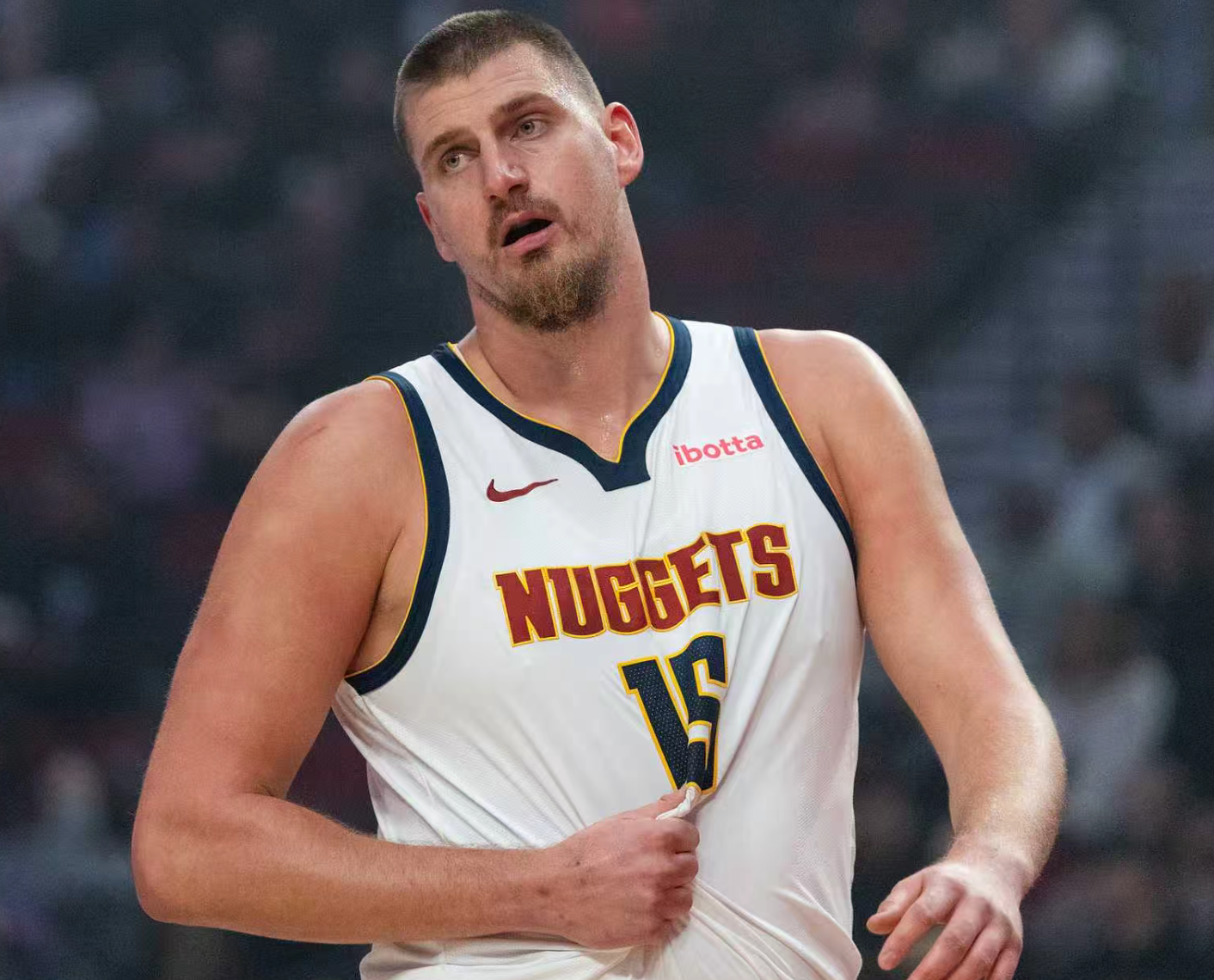 NBA杯赛：约基奇21+14+9难救主 争议判罚致四连三双纪录终结